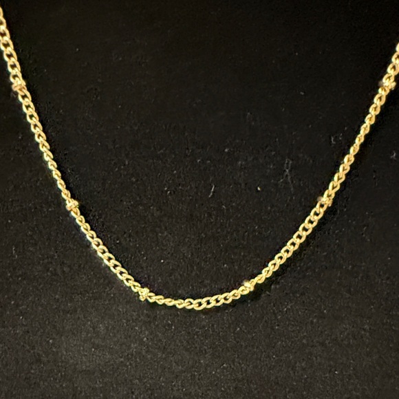 Elegant Gold Tone Chain Necklace - Picture 2 of 4